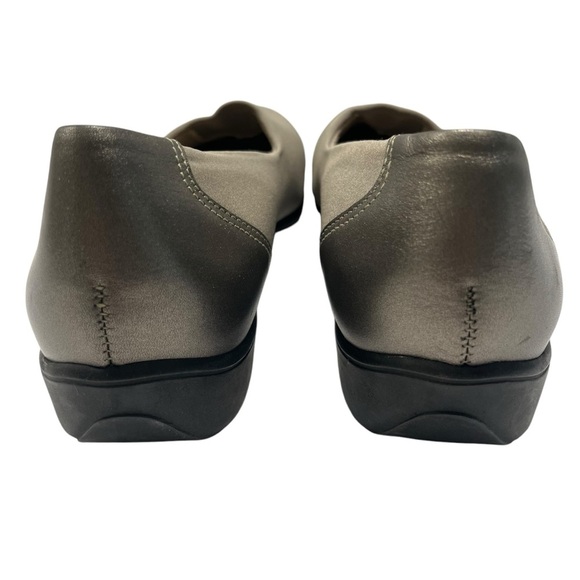 Munro American Women’s Travelor Slip-On Flats. Size: 9M. Loafers. Color:Tan/Gray - Picture 5 of 14